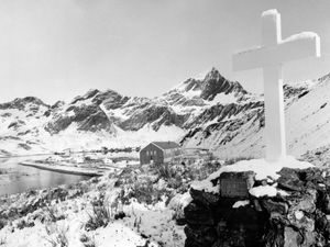 Supporting image for story: Cross erected in memory of explorer Shackleton to travel 7,000 miles to Scotland