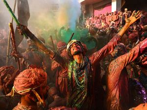 Holi participants