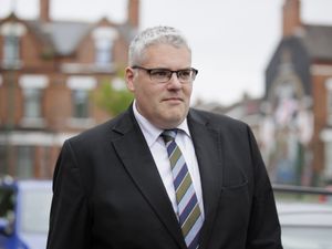 Supporting image for story: DUP leader tells rival unionists it is not too late to co-operate over election