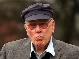 Supporting image for story: Carry On and Coronation Street star Kenneth Cope dies aged 93