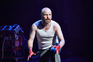 Rory Kinnear as Macbeth in Macbeth NT Live. Photo by Brinkhoff Mögenburg