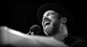 Gaz Coombes. Picture by: Chris Close