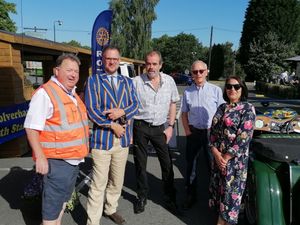 Supporting image for story: Classic car tour raises £1,000 for good causes