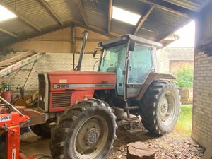 A 1990 Massey Ferguson 3125 Autotronic 4WD sold for £8,200.