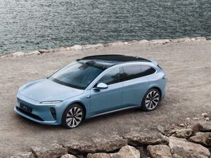 Supporting image for story: NIO launches first electric estate car – the ET5 Touring