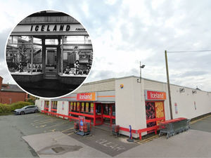 Supporting image for story: Iceland celebrates 55th birthday with gift card giveaway for first 55 customers at Oswestry store