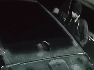 Supporting image for story: Footage shows car theft in Halesowen