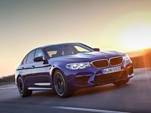 Supporting image for story: First Drive: BMW's tech-laden M5 gives rivals something to worry about