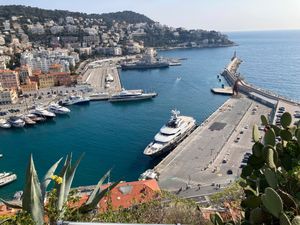 Supporting image for story: Russian oligarchs seek safe port for superyachts targeted with sanctions