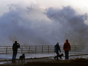 Supporting image for story: Rare red warning for wind issued for parts of South West as Storm Goretti nears