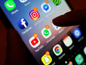 Supporting image for story: Six points on his licence and £230 court bill faces man for using mobile phone at the wheel