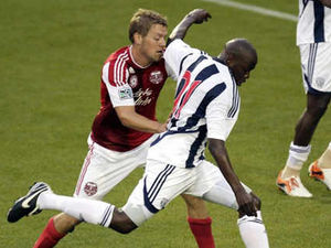 Supporting image for story: Albion record contract for Mulumbu