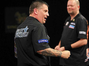 Supporting image for story: World champ Gary Anderson turns on style to upset Raymond van Barneveld