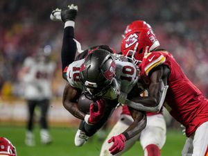 Supporting image for story: Kansas City Chiefs remain perfect with overtime victory