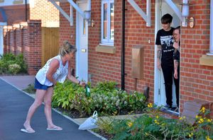  Elaine Powney drops off shopping at safe distance for Laura Bennett and Koren Llewellyn
