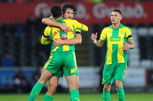 Ahmed Hegazi of West Bromwich Albion celebrates after scoring a goal to make it 1-2 with Hal Robson-Kanu of West Bromwich Albion and Kieran Gibbs of West Bromwich Albion. (AMA)