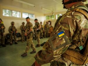 Supporting image for story: Ukrainian soldiers arrive in UK to be trained up by British forces