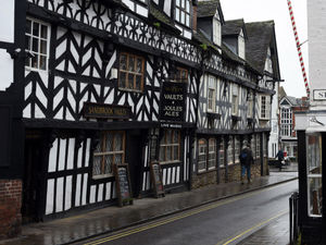 Supporting image for story: Man threatened person with knife in incident at Market Drayton pub