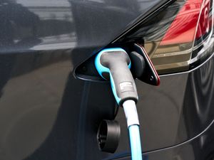 Supporting image for story: Consumer watchdog urges Government to tackle barriers to heat pumps and EVs