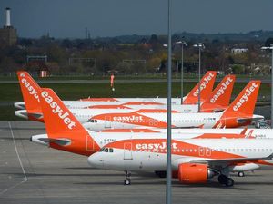 Supporting image for story: EasyJet shareholders to vote on bid to oust directors