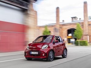 Supporting image for story: Mercedes-Benz and Geely announce joint ownership of Smart