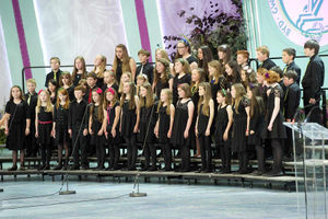 Supporting image for story: Hundreds gather for Llangollen Eisteddfod parade