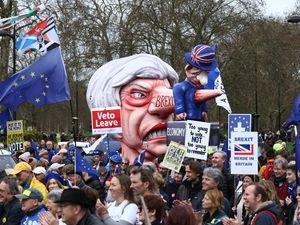 Supporting image for story: Protesters march through London demanding new Brexit referendum
