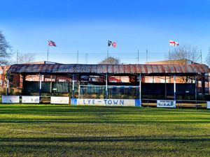 Supporting image for story: Boss Richard Ball dares Lye Town to dream in FA Cup