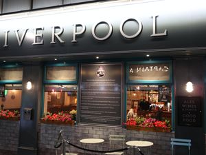 Supporting image for story: Police disperse large crowd in Liverpool as bars close their doors