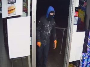 Supporting image for story: Appeal after armed robbery at Stourport store