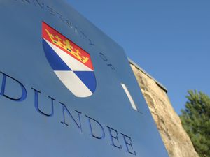 A sign reading 'University of Dundee'