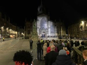Supporting image for story: Thousands queue overnight in Edinburgh to pay respects to Queen