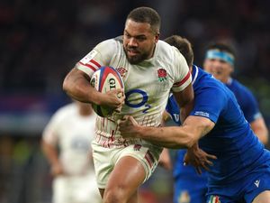 Supporting image for story: England’s Ollie Lawrence wary of unknown quantity Joseph-Aukuso Suaalii