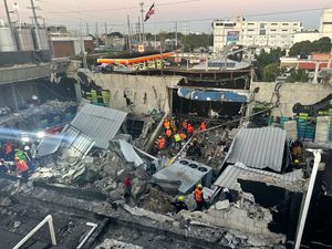 Supporting image for story: Death toll from roof collapse at Dominican Republic club reaches 124