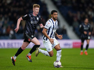 Supporting image for story: Micky Moore: Sam Clucas signing will strengthen the spine of Shrewsbury's team