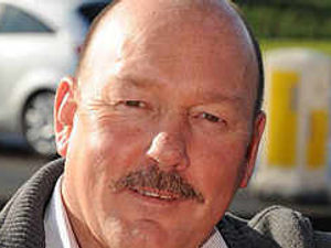 Supporting image for story: Hero saves boy in pool drama