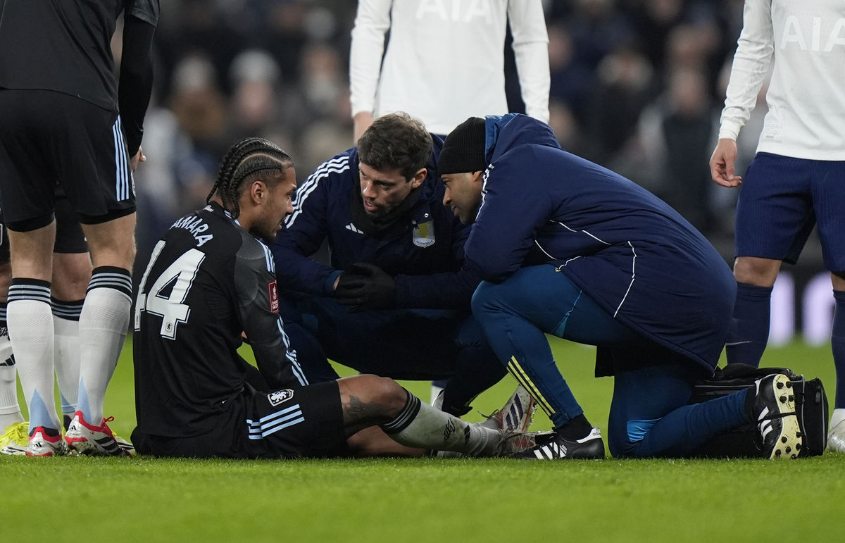 Unai Emery gives Boubacar Kamara update as Aston Villa sweat on midfielder