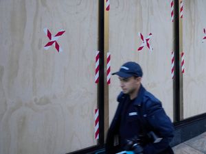 Supporting image for story: Australian PM urges activists to ‘turn heat down’ after US consulate vandalised