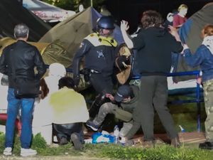 Supporting image for story: Arrests in Amsterdam as police break up pro-Palestinian camp at university