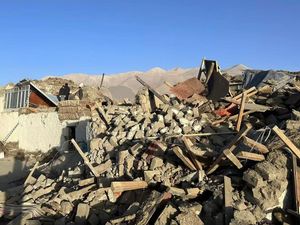 Supporting image for story: Earthquake kills at least 126 people in western China near Mount Everest