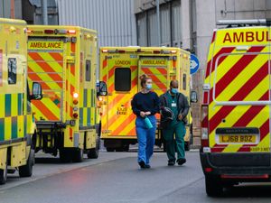 Supporting image for story: How far have Covid-19 patient numbers fallen in hospitals in England?