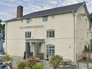 Supporting image for story: Hotel given permission for holiday lodges