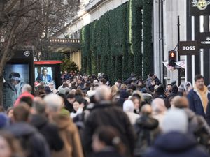 Supporting image for story: Net migration fell more sharply than initially estimated, figures show