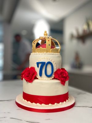 A perfect cake to commemorate the Queen’s Platinum Jubilee