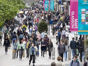 Supporting image for story: Retail sales return to growth as shoppers start Christmas spending early