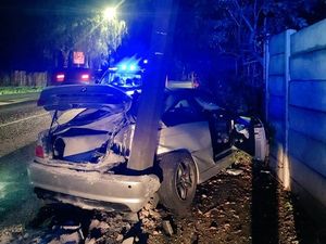 Supporting image for story: Driver and passengers flee as car ploughs into lamppost on Dudley Road