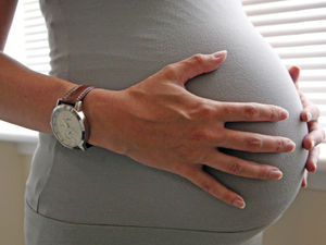 Supporting image for story: Mothers report being pressured to have natural births in 'distressing' experiences