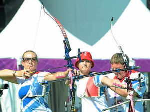 Supporting image for story: Alison Williamson's joy for Olympics flagbearer Chris Hoy