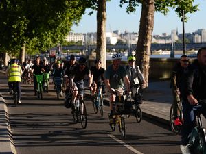 Supporting image for story: More commuters cycling to work because of Tube strike, new figures suggest