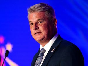 Supporting image for story: Sports minister to wear OneLove rainbow armband at England-Wales World Cup clash